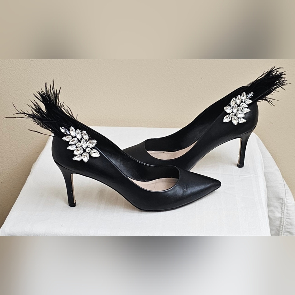 White House Black Market Sassy Show Clips